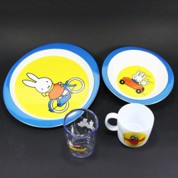 Coffret vaisselle enfant 4 pièces Miffy voyage