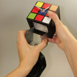 Horloge de table homme tête rubik cube