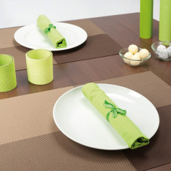 4 sets de table vinyle tressé Zarah Contento - carrés verts