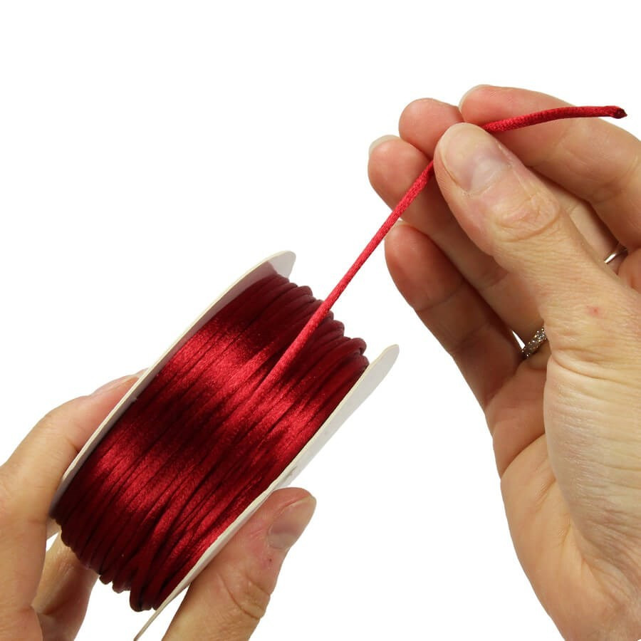 Cordelette satin - bobine de 50m - bordeaux Cordelette satin - bobine de 50m - bordeaux