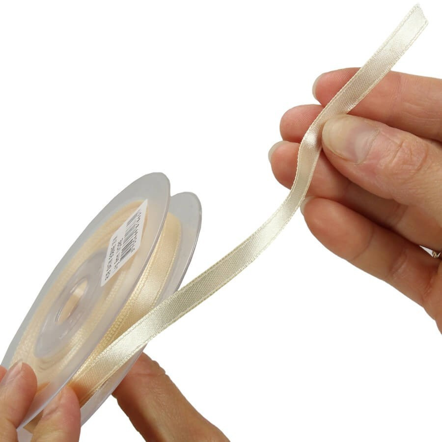 Ruban satin 6mm Ivoire - rouleau de 25m Ruban satin 6mm Ivoire - rouleau de 25m
