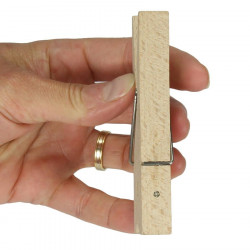 Lampe veilleuse pour livre façon pince à linge Kikkerland