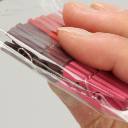 24 mini pinces à linge en bois 2,5 cm - rouge rose amour