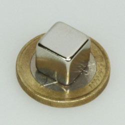 10 aimants puissants cube nickel 10 x 10 mm