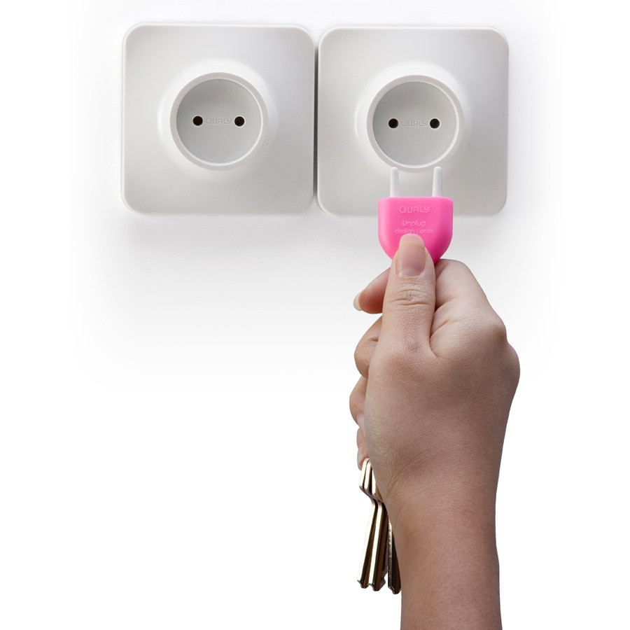 Range porte clés mural Prise de courant Unplug Qualy rose Range porte clés mural Prise de courant Unplug Qualy rose