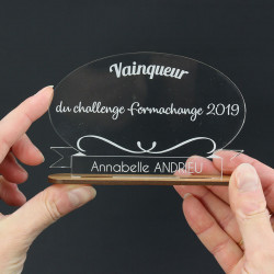 Trophée plexi ovale gravé à personnaliser anniversaire, récompense