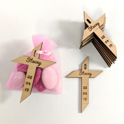 Cadeau souvenir baptême personnalisé en bois - Croix pointue