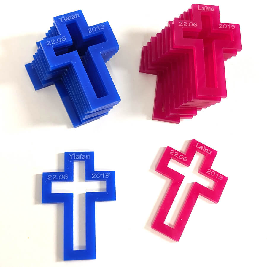 Croix De Baptême Ou Communion Personnalisée - 6 Coloris - Mon Petit Trésor Croix De Baptême Ou Communion Personnalisée - 6 Coloris - Mon Petit Trésor