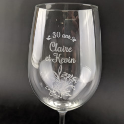 Verre à vin gravé et personnalisé pour anniversaire de mariage