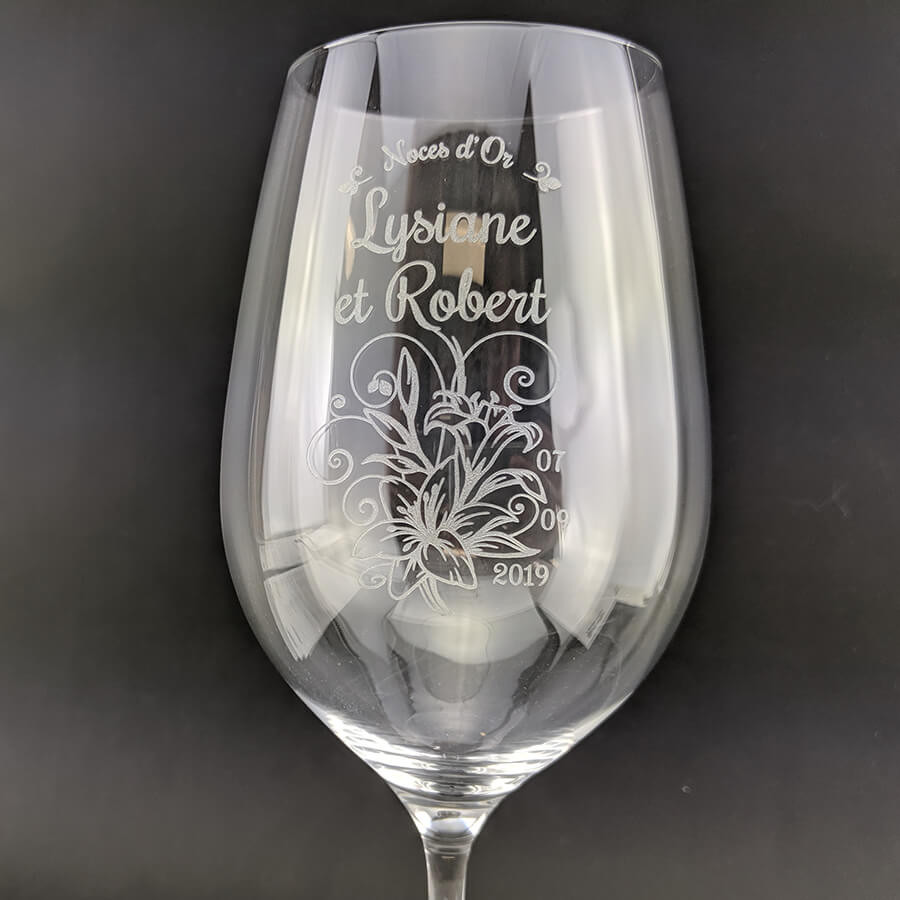Verre à vin gravé et personnalisé pour anniversaire de mariage