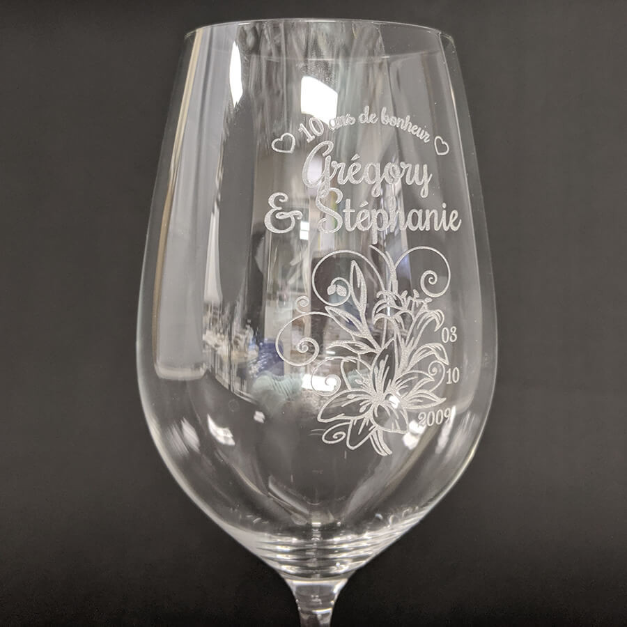 Verre à vin gravé et personnalisé pour anniversaire de mariage