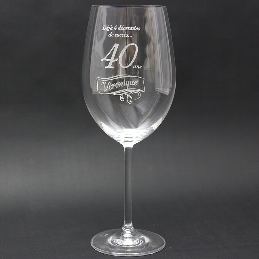 Verre à vin personnalisé anniversaire gravé